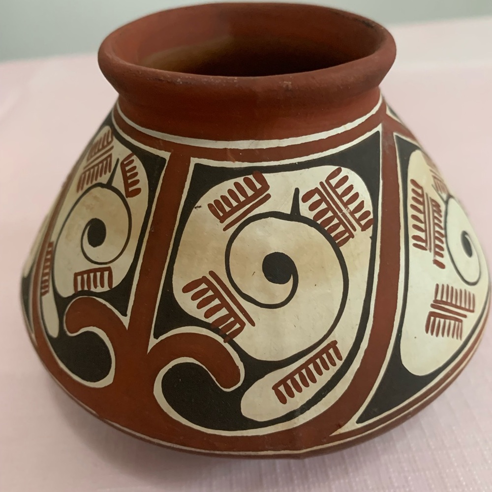 Quibor Lara Pottery Venezuelan Bud Vase Hand Painted - Picture 7 of 8